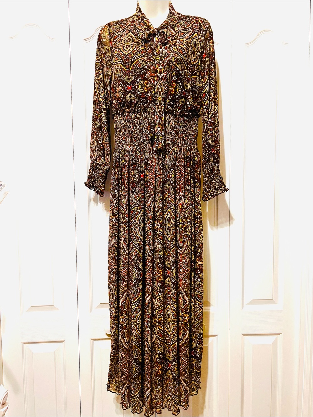 Stella & Julia Long Sleeve Medium Stretch Flowy Brown/Yellow Paisley Maxie Dress